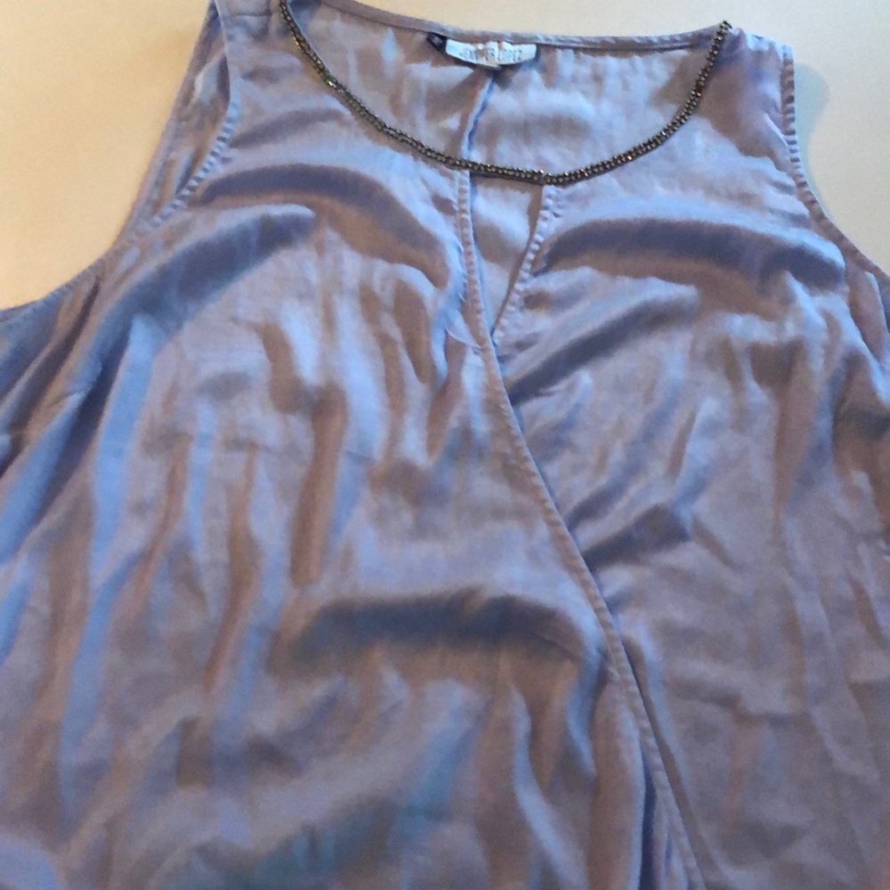 Jennifer Lopez Light blue sleeveless top